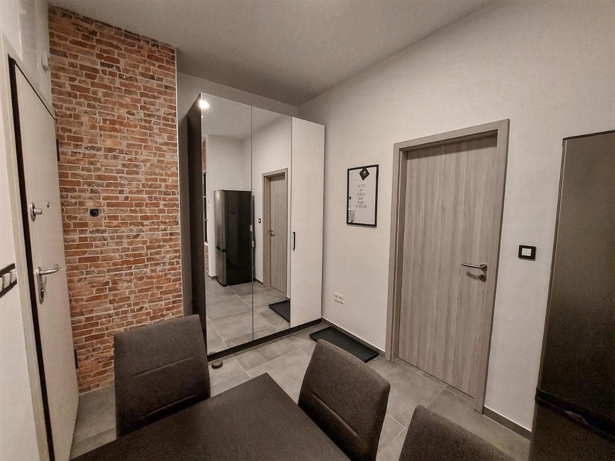 Apartments Square Загреб Экстерьер фото