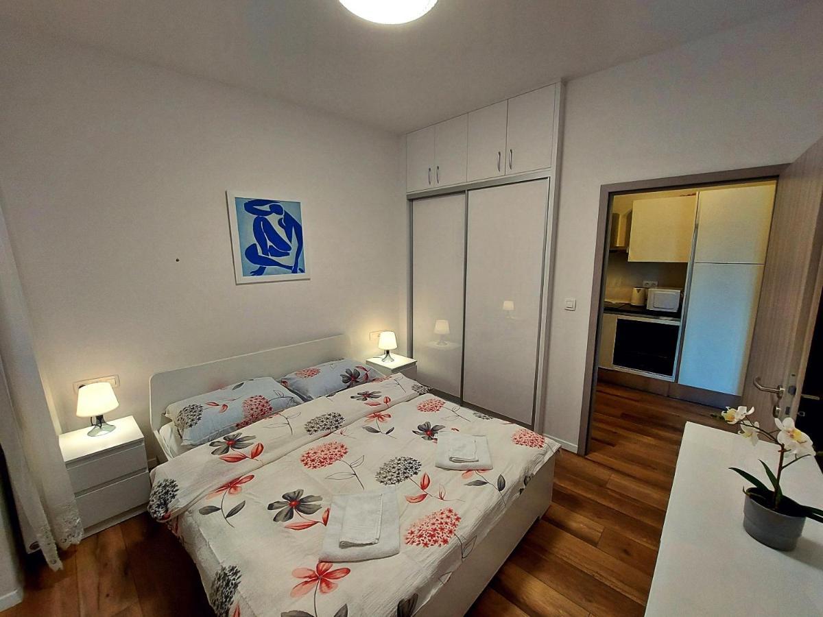 Apartments Square Загреб Экстерьер фото